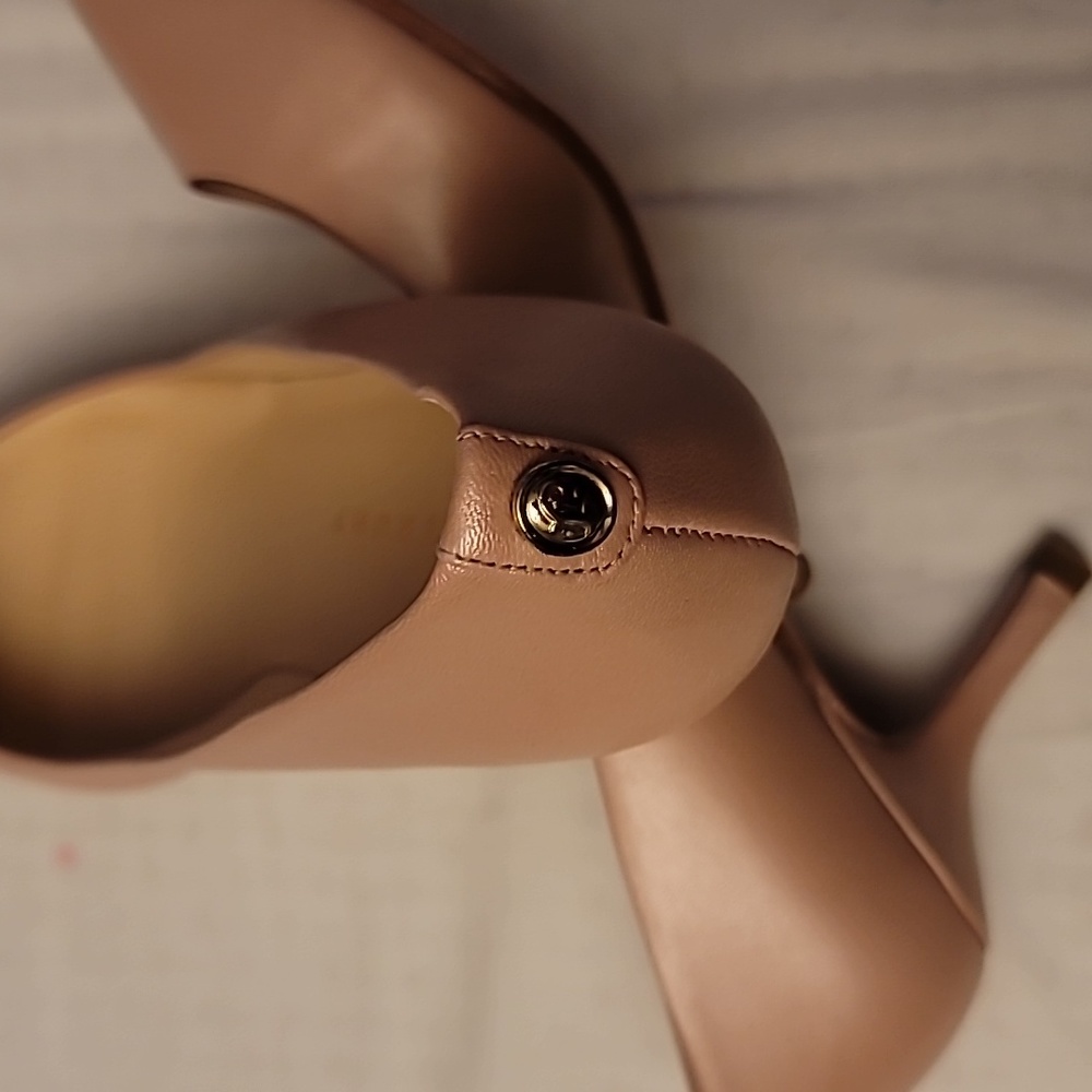 Ivanka Trump Light Pink Leather IT Indico 9.5 M Women's Shoe's Brand New Boxed! - Picture 3 of 11